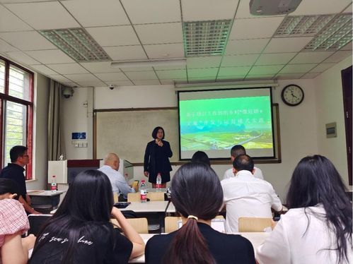 新媒體學院舉辦“創新點燃青春，創業領航卓越”主題培訓活動